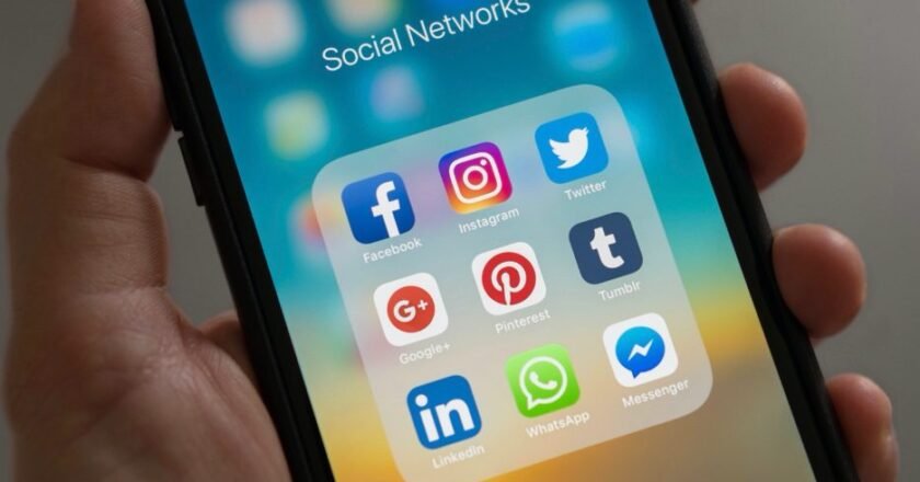 Social Media Meets Social Distancing: 10 Expert Tips for Parents of Teens and Tweens