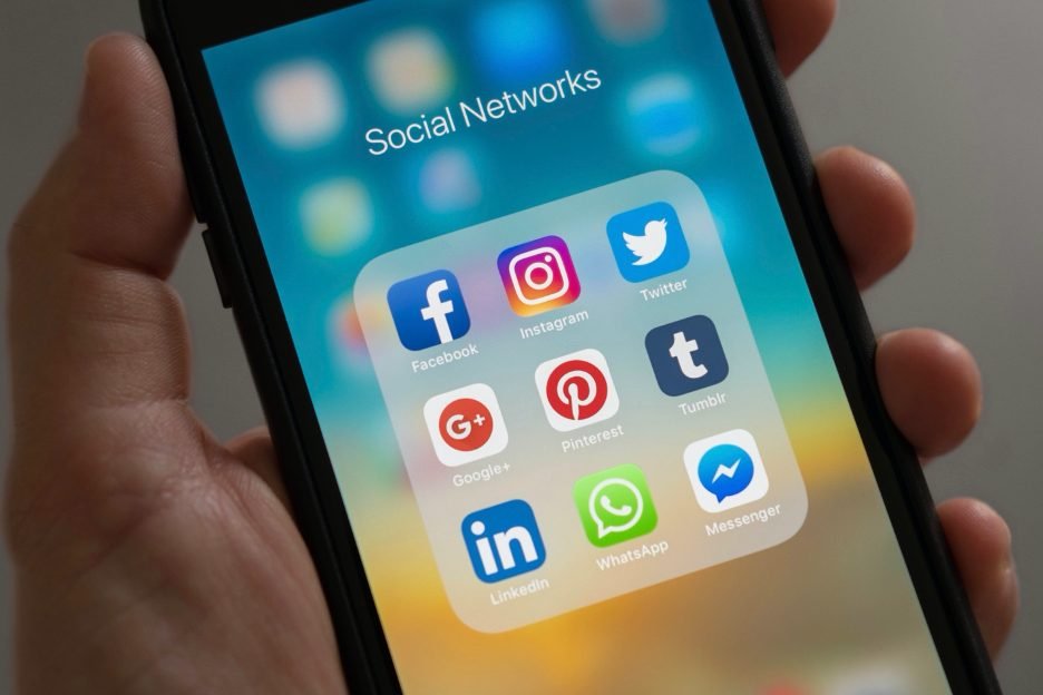 Social Media Meets Social Distancing: 10 Expert Tips for Parents of Teens and Tweens